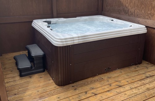 Sunriver Ski Chalet | Relisted after Remodel, Cedar Chalet, New Hot Tub, Top Guest Reviews, Dog OK