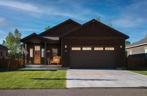 Victor House | Rellerstone Bunkhouse with Air Conditioning -