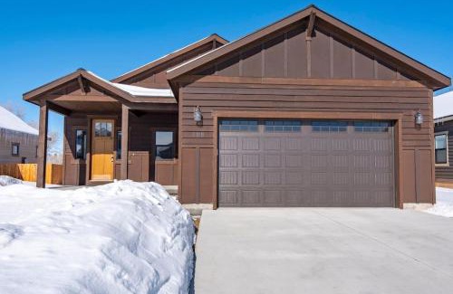 Victor House | Rellerstone Bunkhouse with Air Conditioning -