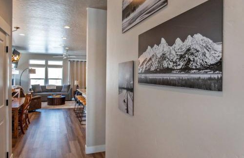 Victor House | Rellerstone Bunkhouse with Air Conditioning -