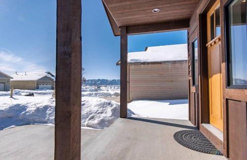 Victor House | Rellerstone Bunkhouse with Air Conditioning -