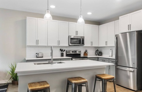 Paw Creek Condo | Reluxme | Elegant 1BR Near Airport & Dining