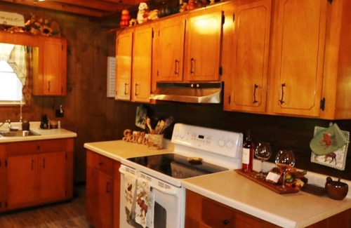 Burnsville Cabin | Rema Mae's Mountain Retreat-Relaxing Mountain Cabin