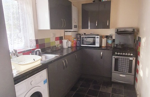 Slough Apartment | Remarkable 1-bed Flat in Slough, Near Farnham Road