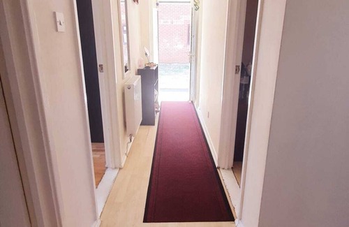 Slough Apartment | Remarkable 1-bed Flat in Slough, Near Farnham Road