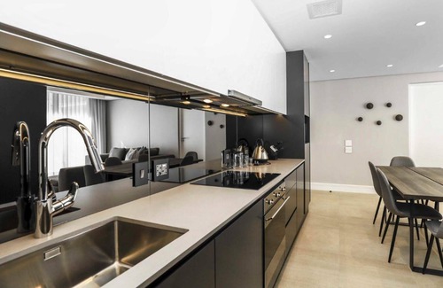 Parkwood Apartment | Remarkable 2-bed Apartment in Johannesburg