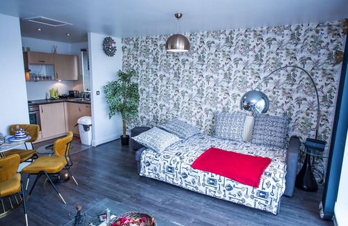 Greenwich Apartment | Remarkable 2-bed Apartment With Sea View