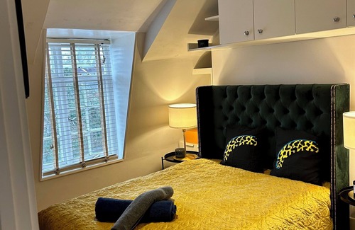 Oval Apartment | Remarkable 2-bed House in London