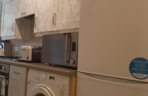 Brondesbury Park Apartment | Remarkable 2-bedroom Apartment With an Ensite