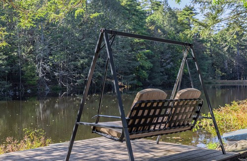 Henryville House | Remarkable and Gorgeous lake front with tranquil setting