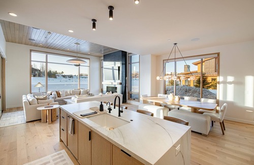 Tuhaye House | Remarkable Home in Tuhaye with Private Hot Tub, Golf Course Views, Tasteful Interior Design