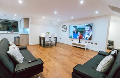 Purley Apartment | Remarkable, PentHouse - 3-Bed Apartment in Purley