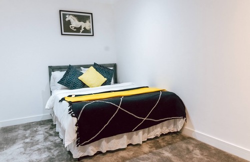 Purley Apartment | Remarkable, PentHouse - 3-Bed Apartment in Purley