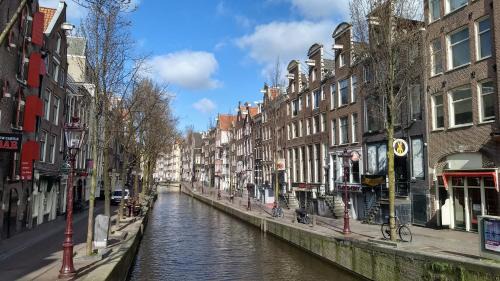 Canal Ring Boat Rental | Rembrandt Square Boat