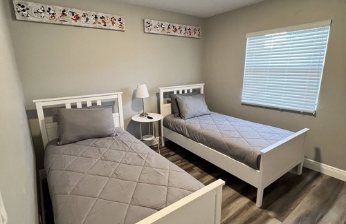 Dundee House | Remodel Home 2022 3Bed 2BATH HOME, Near LEGOLAND AND OTHER ATTRACTIONS