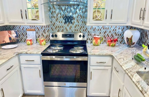 Drayton Condo | Remodeled 1 bedroom shared space, close to everything.Your choice of 2 bedrooms