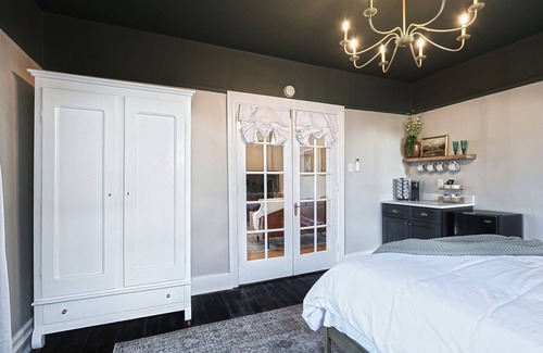 Glen Rock Bed & Breakfast | Remodeled 1904 Farmhouse turned Bed and Breakfast, a Pond Side Retreat