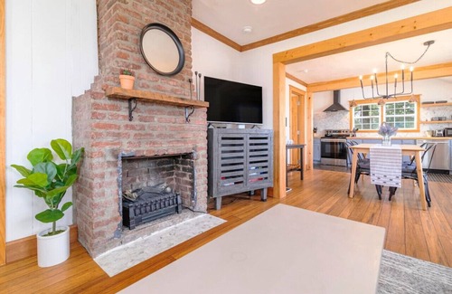Johnson City House | Remodeled 1920s Charmer Near ETSU, JCMC & Downtown