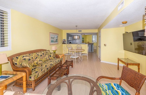 Atlantic Beach Condo | Remodeled, 2nd-Floor, Oceanfront Condo with Ocean View & Shared Pools/Hot Tub