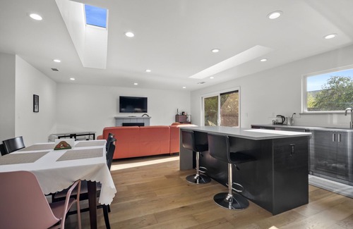 San Tomas House | Remodeled 3 bdrm 2bath home w natural lights