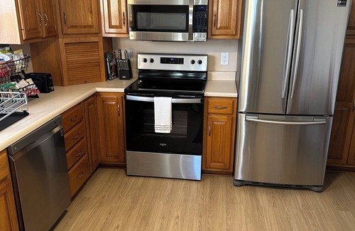 Marion House | Remodeled 3-bedroom home in heart of Marion. Super Clean.