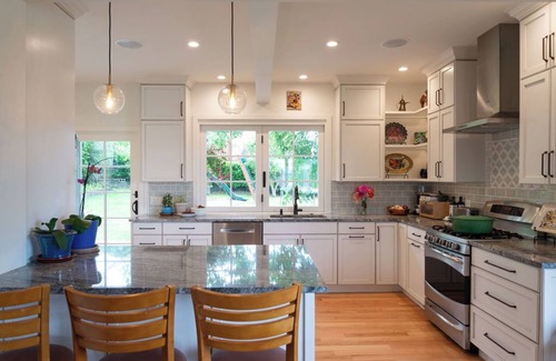 Alki House | Remodeled 3br Craftsman sleeps 8, gorgeous views, 5 min walk to Alki beach
