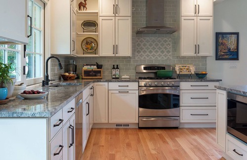 Alki House | Remodeled 3br Craftsman sleeps 8, gorgeous views, 5 min walk to Alki beach