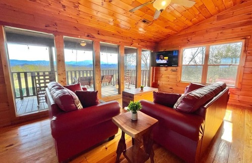 Sevierville Cabin | ❤️ Remodeled Amazing Cabin, King Beds, Game Room, Sleeps 26 ❤️