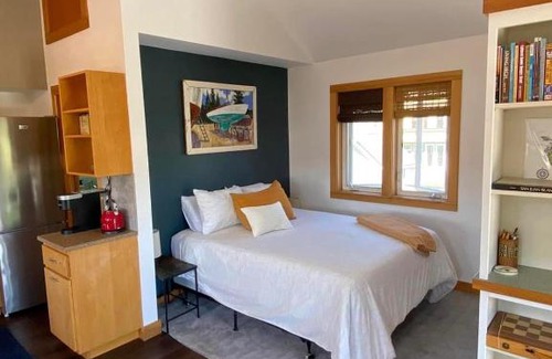 Friday Harbor Apartment | Remodeled and close to ferry & farmer’s market!