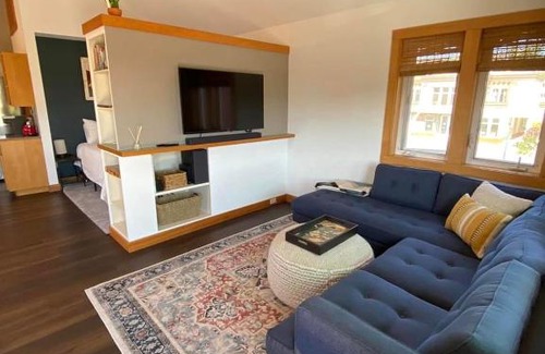 Friday Harbor Apartment | Remodeled and close to ferry & farmer’s market!