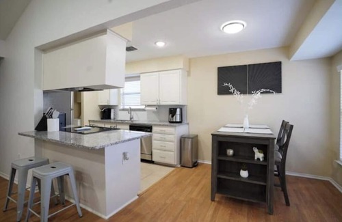 Southwest Arlington House | Remodeled and Cozy!Perfect for Relocating/Business