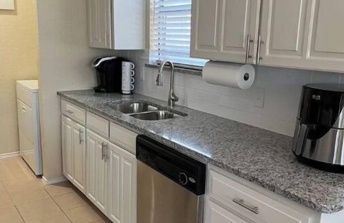 Southwest Arlington House | Remodeled and Cozy!Perfect for Relocating/Business