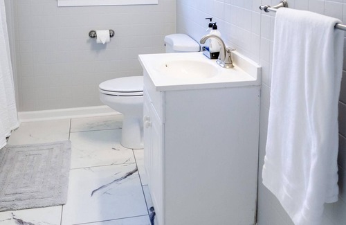 Hardwick Apartment | Remodeled Apartment Downtown