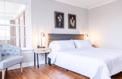 Hardwick Apartment | Remodeled Apartment Downtown