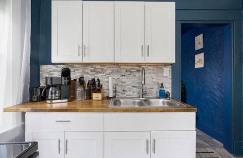 Bristol Apartment | Remodeled Apartment Blocks from Downtown Bristol