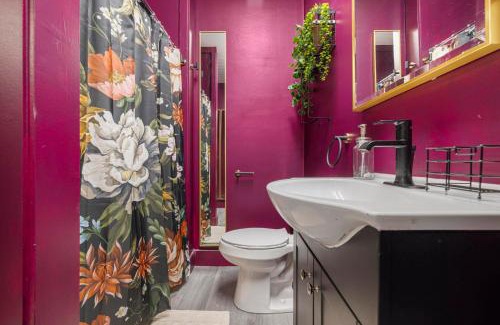 Bristol Apartment | Remodeled Apartment Blocks from Downtown Bristol