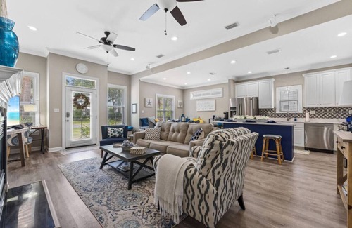Emerald Waters Village House | Remodeled Beach Home | Private Hot Tub | Two Pools | Bikes | Gated Community
