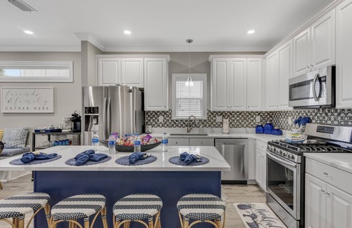 Emerald Waters Village House | Remodeled Beach Home | Private Hot Tub | Two Pools | Bikes | Gated Community