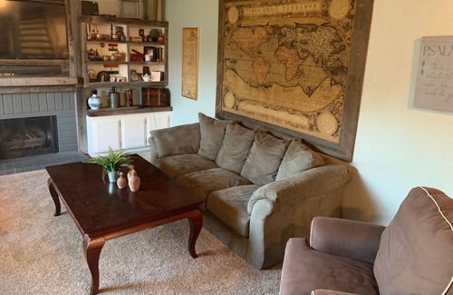 Camarillo House | Remodeled Camarillo Heights retreat nearby parks and local shops.