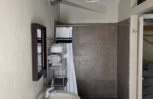 Melrose District Cottage | Remodeled casita in Historic Phoenix neighborhood