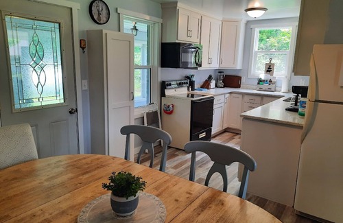 Vernon County Other | Remodeled country farmhouse, 3 min drive from Mississippi River, Peaceful/Clean.
