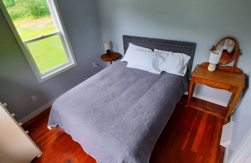Vernon County Other | Remodeled country farmhouse, 3 min drive from Mississippi River, Peaceful/Clean.