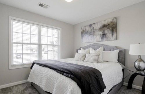 Huntcliff House | Remodeled Cozy Upscale Spacious Home