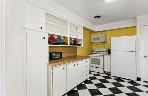 Morris Hill Apartment | Remodeled | CUTE Cottage | Focused on Comfort