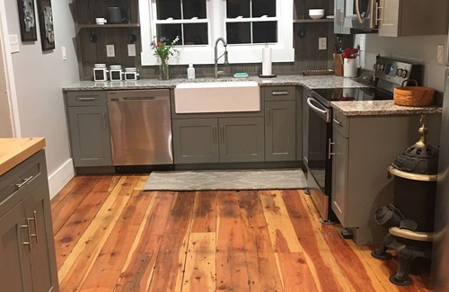 Glace House | Remodeled Farmhouse 150 acres - Minutes from Escatawha Farms Fly Fishing