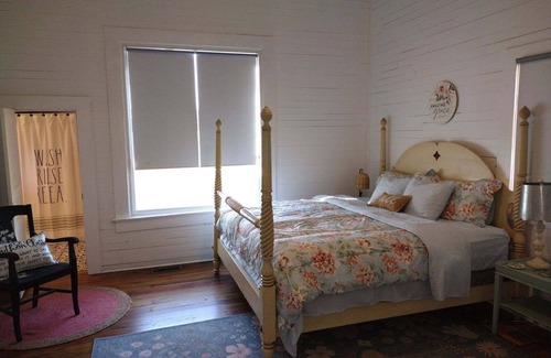 Brooks County Other | Remodeled farmhouse, close to Moultrie, Thomasville and Valdosta!
