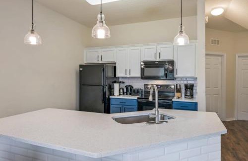 Bellavida House | Remodeled Gem - Comfort & Location