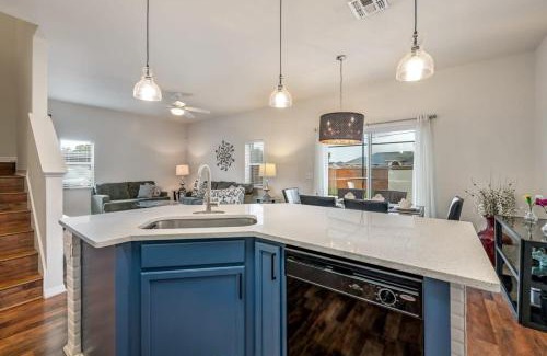 Bellavida House | Remodeled Gem - Comfort & Location