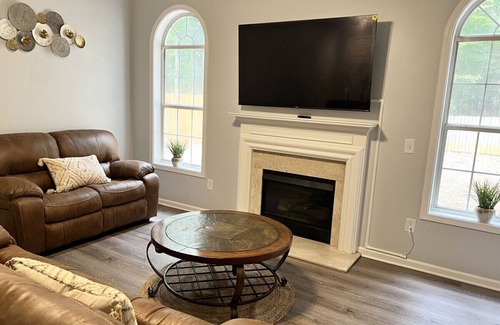 Kennesaw House | Remodeled Gem, Total Comfort