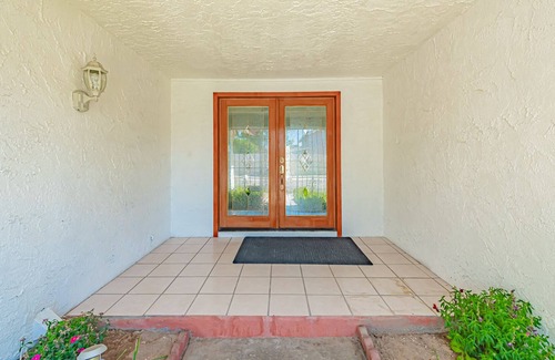Rancho Oakey House | Remodeled ground floor big pool close to strips & Casinos